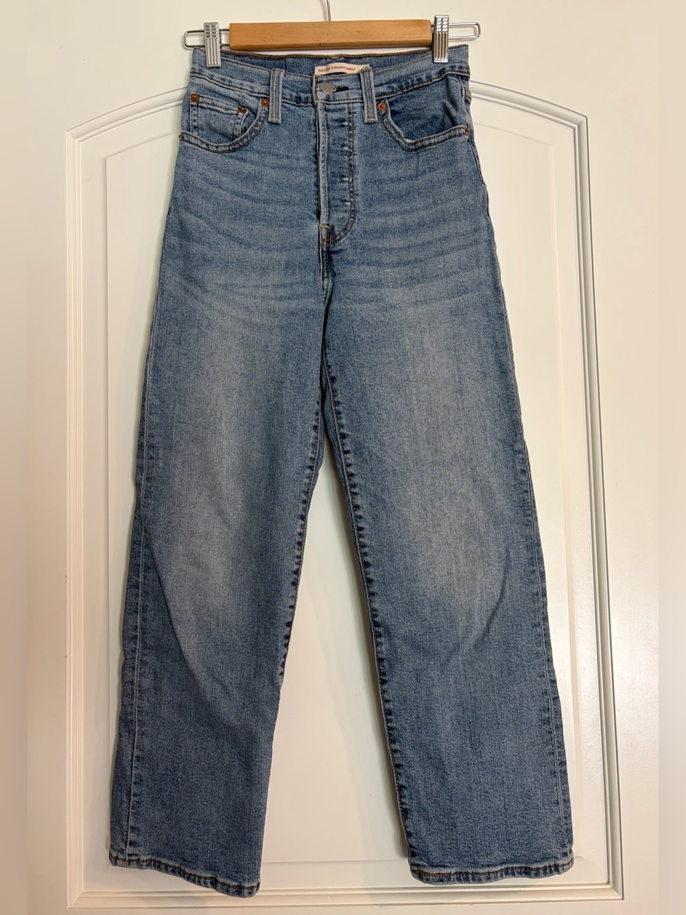 Levi’s Ribcage Classic Straight Leg Light Blue Jeans size 25